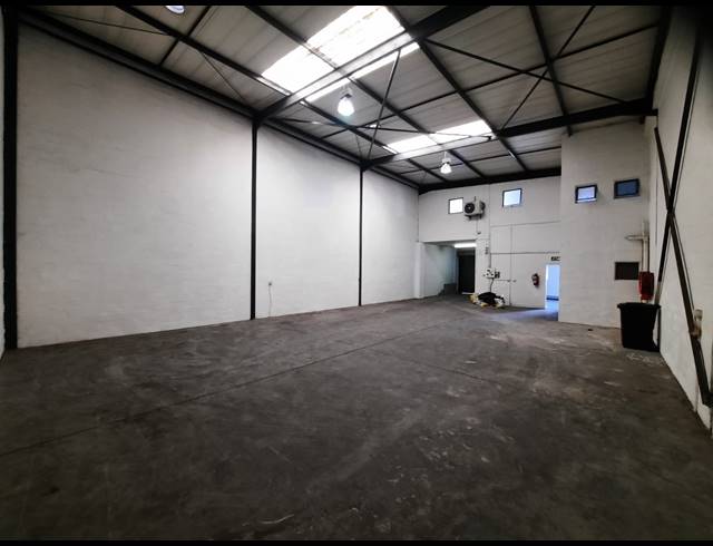 296M² WAREHOUSE TO LET IN BEACONVALE
